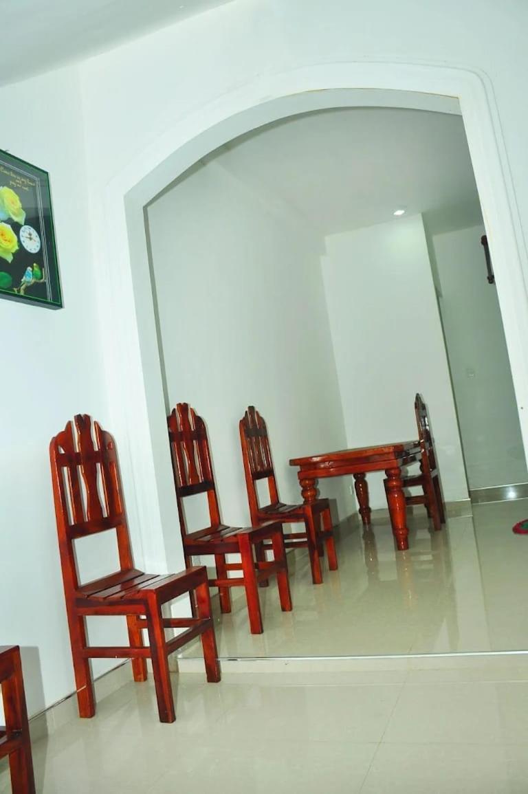 Randu Homestay And Restaurant Тангалла Номер фото