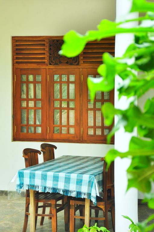 Randu Homestay And Restaurant Тангалла Экстерьер фото