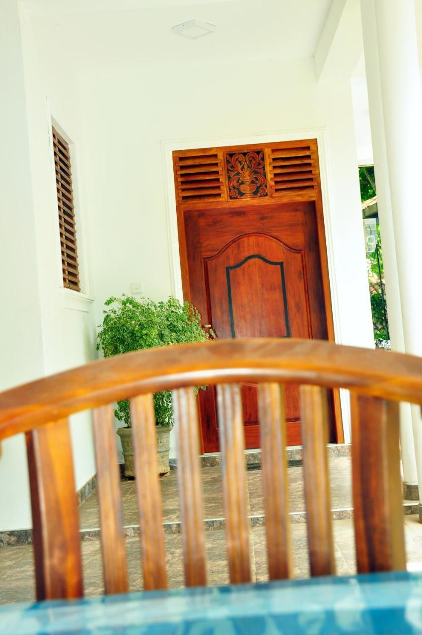 Randu Homestay And Restaurant Тангалла Экстерьер фото
